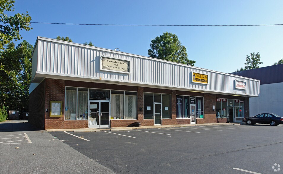 4665 Brownsboro Rd, Winston-Salem, NC à louer - Photo du bâtiment - Image 2 de 6