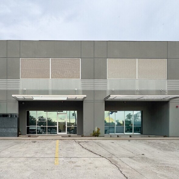 1701 Jacaman Rd, Laredo, TX à louer - Photo du bâtiment - Image 1 de 1