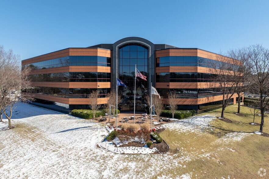 4701 Cox Rd, Glen Allen, VA à louer - Photo du bâtiment - Image 2 de 2