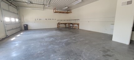 5116 Benson St, Merriam, KS for lease Interior Photo- Image 2 of 8