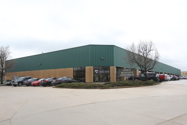 More details for 680 Crown Industrial Ct, Chesterfield, MO - Flex for Lease