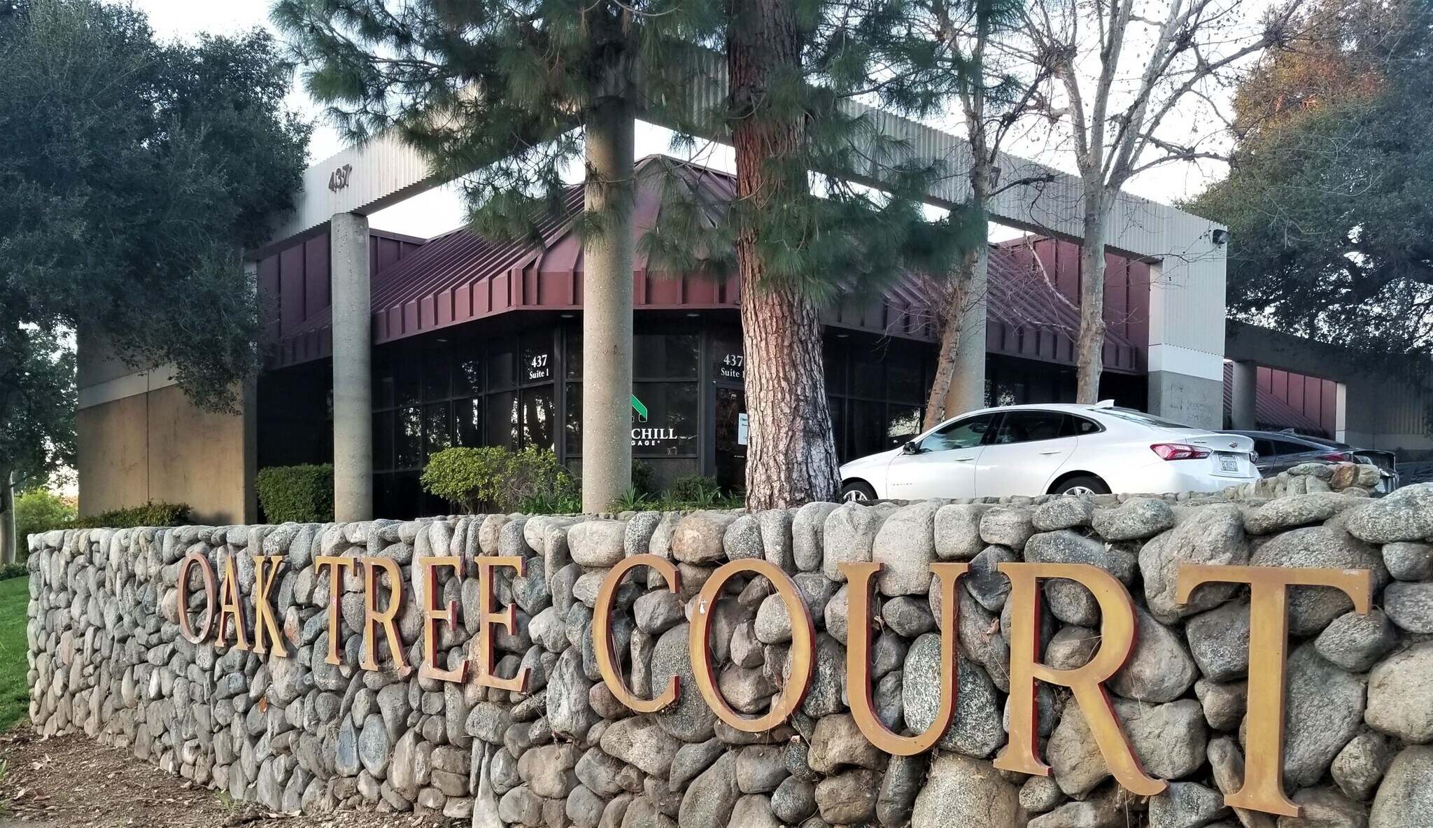 421-437 N Cataract Ave, San Dimas, CA à louer Photo du bâtiment- Image 1 de 2