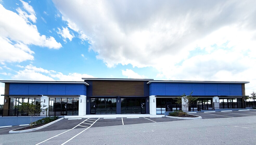 2357 E Highway 50, Clermont, FL à louer - Photo principale - Image 1 de 5