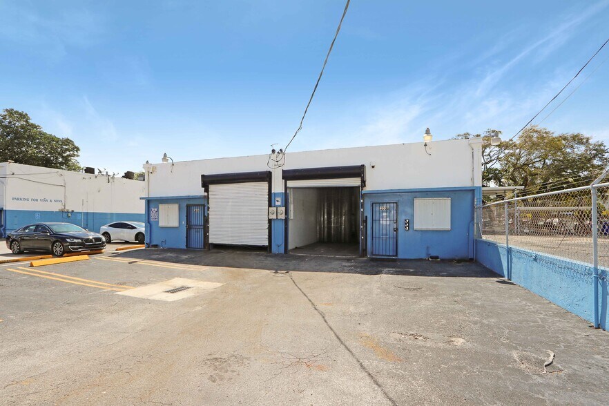 2044 NW 22nd St, Miami, FL à louer - Photo du bâtiment - Image 3 de 15
