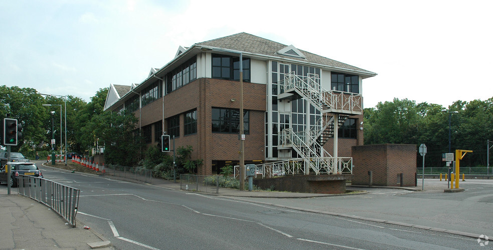 Theobald St, Borehamwood à louer - Photo du bâtiment - Image 2 de 5