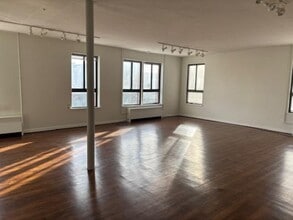 600 S Washington Ave, Royal Oak, MI for lease Interior Photo- Image 1 of 2