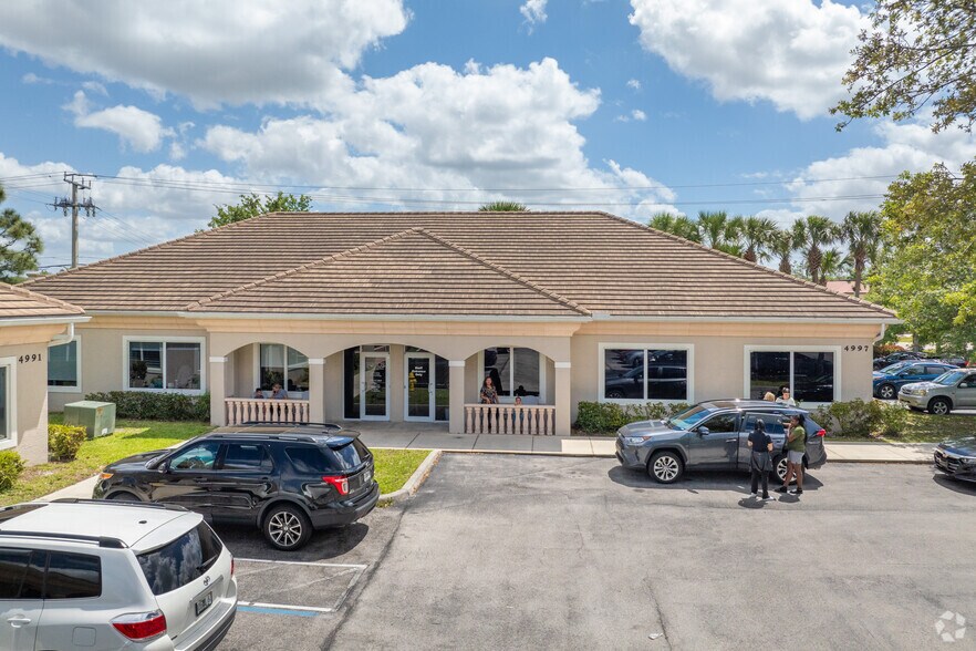 4995-4997 Royal Gulf Cir, Fort Myers, FL à vendre - Photo du bâtiment - Image 2 de 6