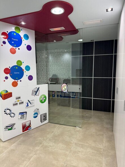 Office in Elche, Alicante for sale - Interior Photo - Image 2 of 29