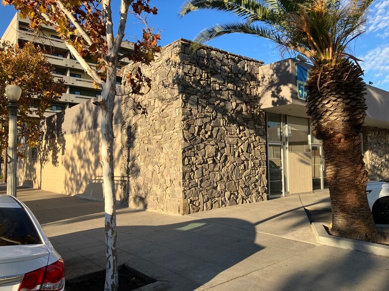 1815 Van Ness Ave, Fresno, CA for lease - Building Photo - Image 3 of 9