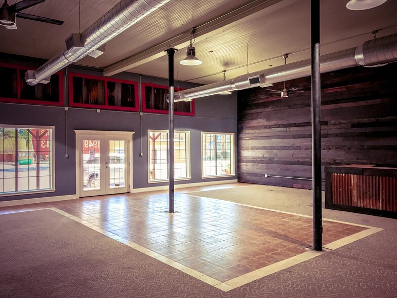 118 S Main St, Weatherford, TX à louer - Photo du bâtiment - Image 3 de 17