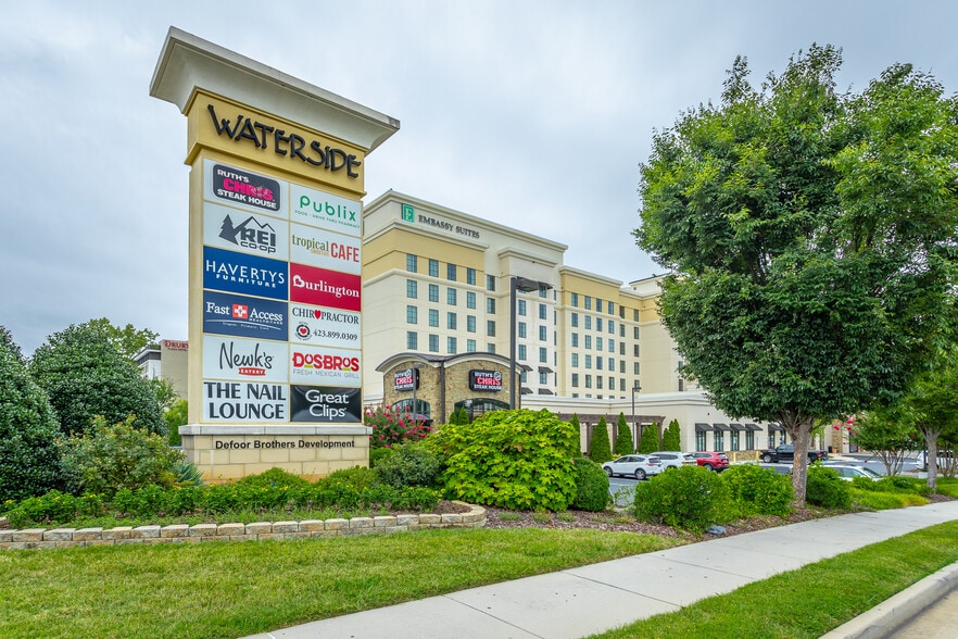 7201 Shallowford Rd, Chattanooga, TN for lease - Building Photo - Image 3 of 24