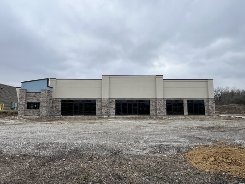 207 Scott Troy Rd, O'Fallon, IL for lease - Building Photo - Image 1 of 2