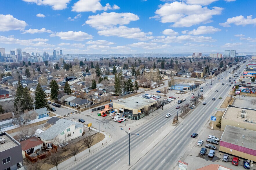 321 16 Ave NW, Calgary, AB à vendre - Aérien - Image 2 de 4