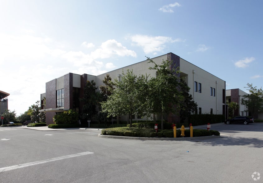 3606 Enterprise Ave, Naples, FL for sale - Building Photo - Image 2 of 10