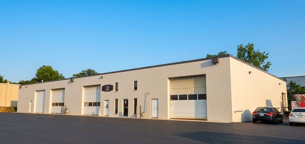 5117-5125 E 65th St, Indianapolis, IN for lease - Building Photo - Image 3 of 4