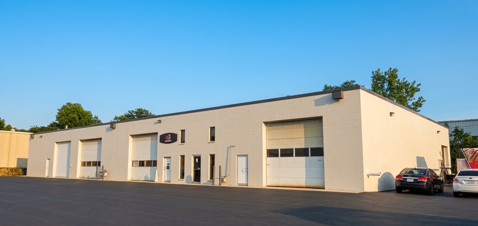 5117-5125 E 65th St, Indianapolis, IN à louer - Photo du bâtiment - Image 3 de 4