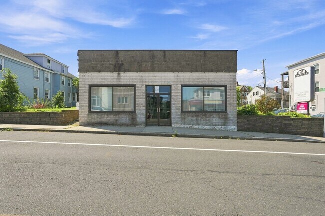 More details for 328 Front St, Chicopee, MA - Retail for Lease