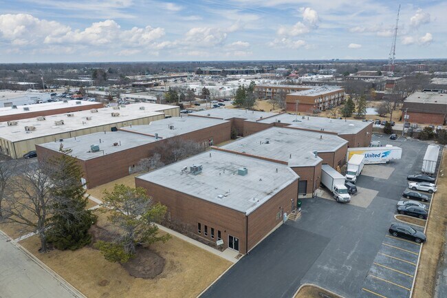 Plus de détails pour 3353-3411 N Ridge Ave, Arlington Heights, IL - Industriel à louer