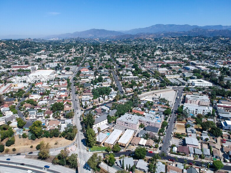 281 S Avenue 52, Los Angeles, CA à vendre - Photo du bâtiment - Image 2 de 16