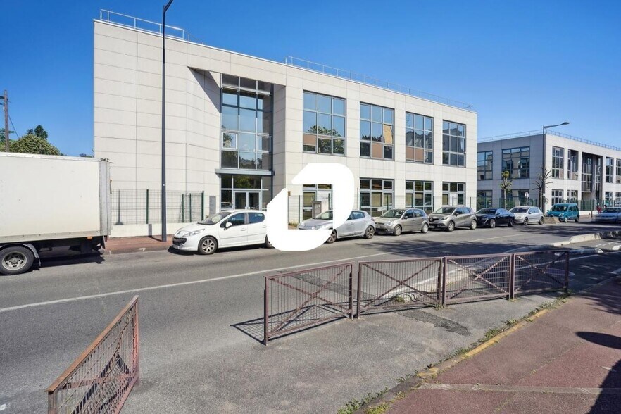 Bureau dans Fontenay-sous-Bois à louer - Photo du bâtiment - Image 1 de 16