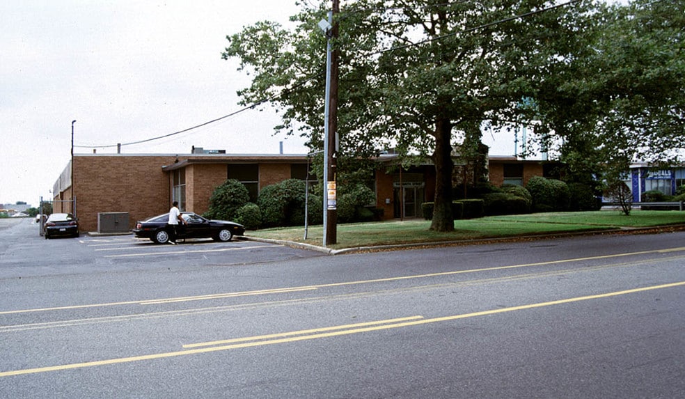 100 Smith St, Farmingdale, NY for lease - Primary Photo - Image 1 of 2
