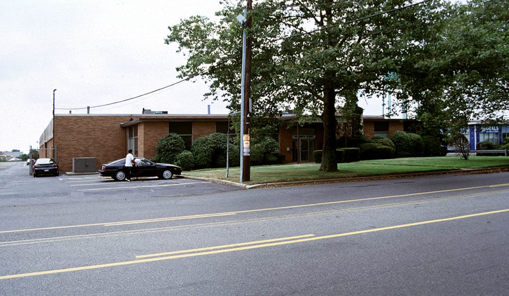 100 Smith St, Farmingdale, NY for lease Primary Photo- Image 1 of 3
