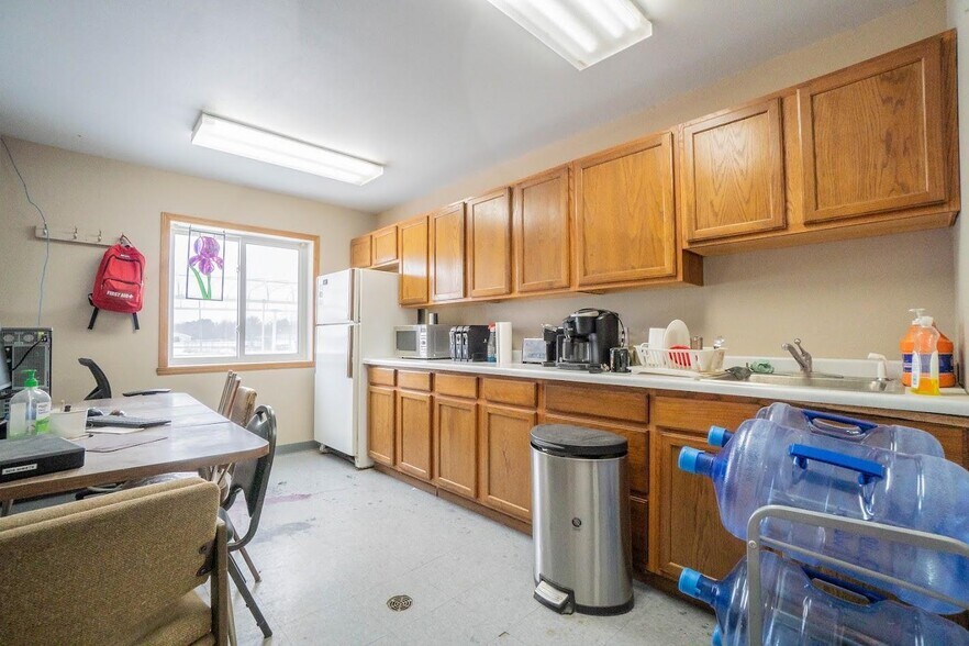 305 Bach Ave, New York Mills, MN à vendre - Photo du bâtiment - Image 3 de 18