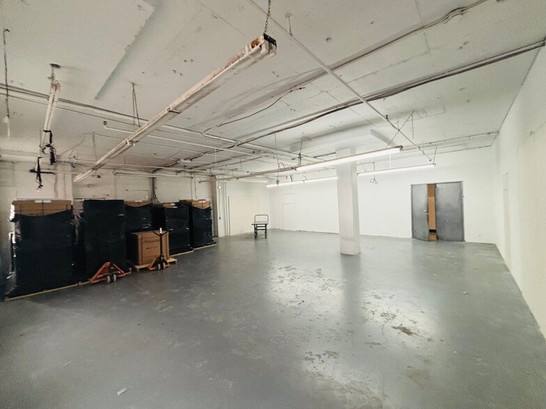 9090 Av Du Parc, Montréal, QC for lease - Interior Photo - Image 2 of 11