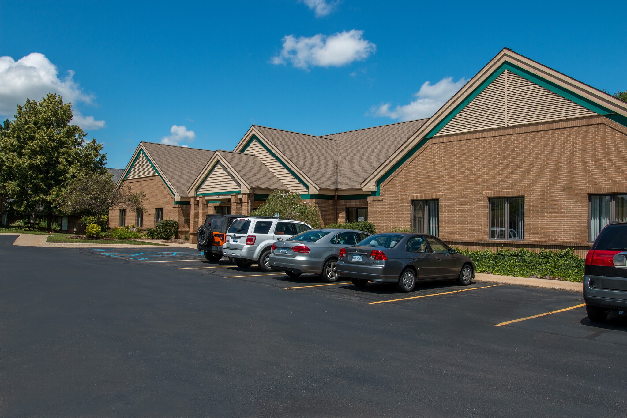6412 Centurion Dr, Lansing, MI à louer Photo du bâtiment- Image 1 de 3