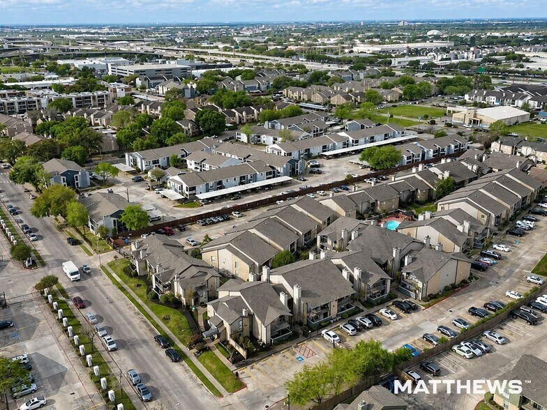 9898 Forum Park Dr, Houston, TX à vendre - Photo du bâtiment - Image 3 de 5