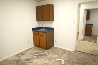 3859 E Southcross Blvd, San Antonio, TX for lease Interior Photo- Image 2 of 5