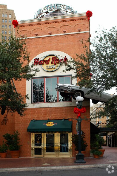 111 W CCrockett St, San Antonio, TX à louer - Photo principale - Image 2 de 5