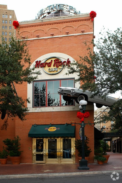 111 W CCrockett St, San Antonio, TX for lease - Primary Photo - Image 2 of 5