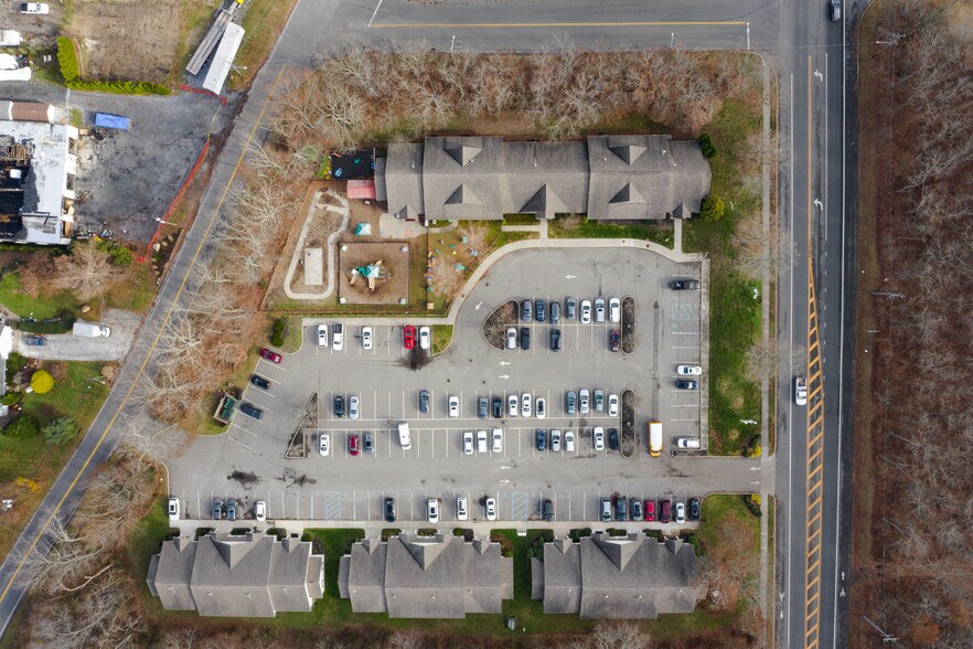 5974 Route 25A, Wading River, NY à louer - Photo du bâtiment - Image 2 de 11