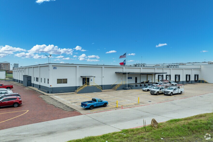600 E 9th St, Fort Worth, TX à louer - Photo du bâtiment - Image 1 de 8