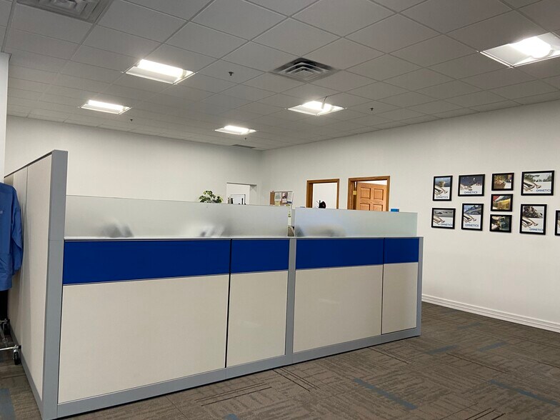 7251-7281 Commerce Cir E, Fridley, MN à louer - Photo du bâtiment - Image 2 de 13