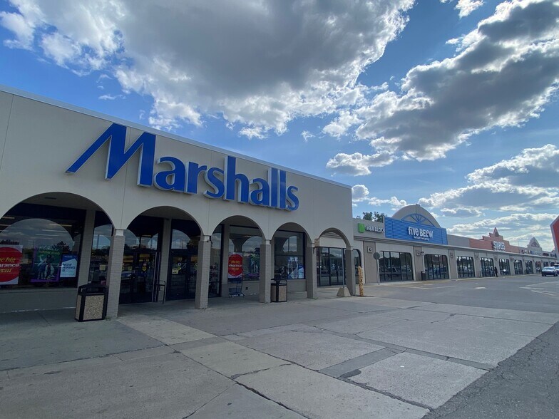 23001-23303 Michigan Ave, Dearborn, MI for lease - Building Photo - Image 2 of 9