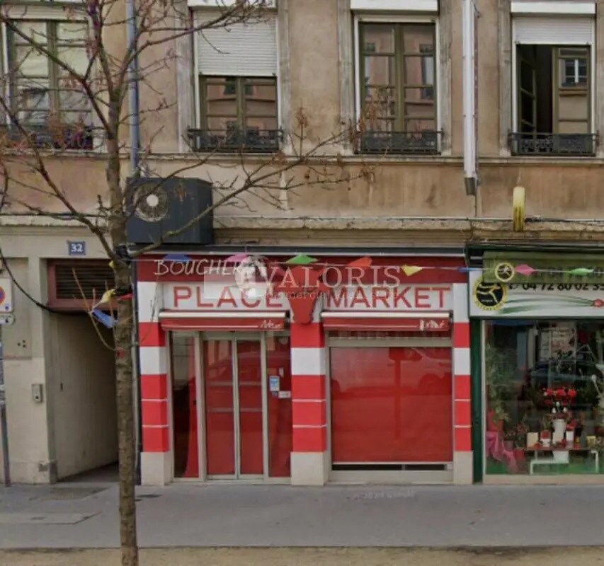 Retail in Lyon for lease Building Photo- Image 1 of 2