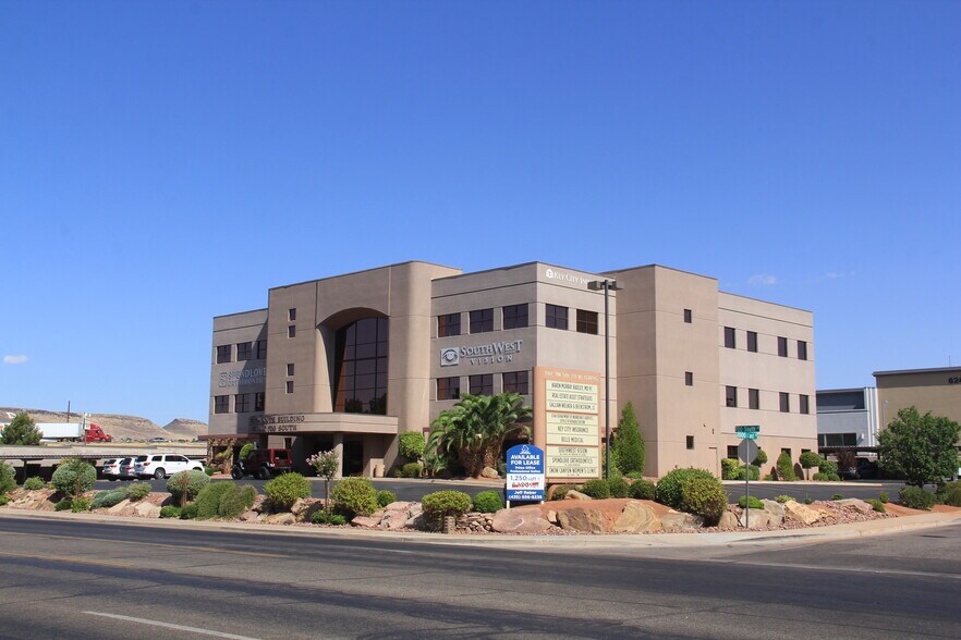 965 E 700 S, Saint George, UT à louer - Photo du bâtiment - Image 3 de 15