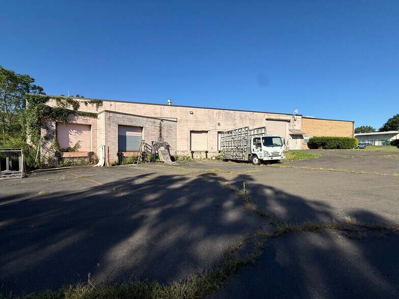 300 Enterprise Ln, Colmar, PA à vendre - Photo du bâtiment - Image 3 de 14