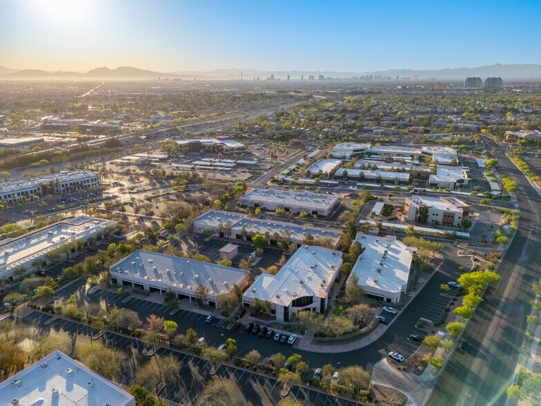 9970 Covington Cross Dr, Las Vegas, NV à vendre - Photo du bâtiment - Image 2 de 8