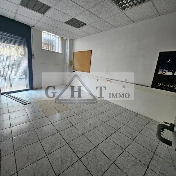 Retail in Charenton-le-Pont for sale - Interior Photo - Image 1 of 5