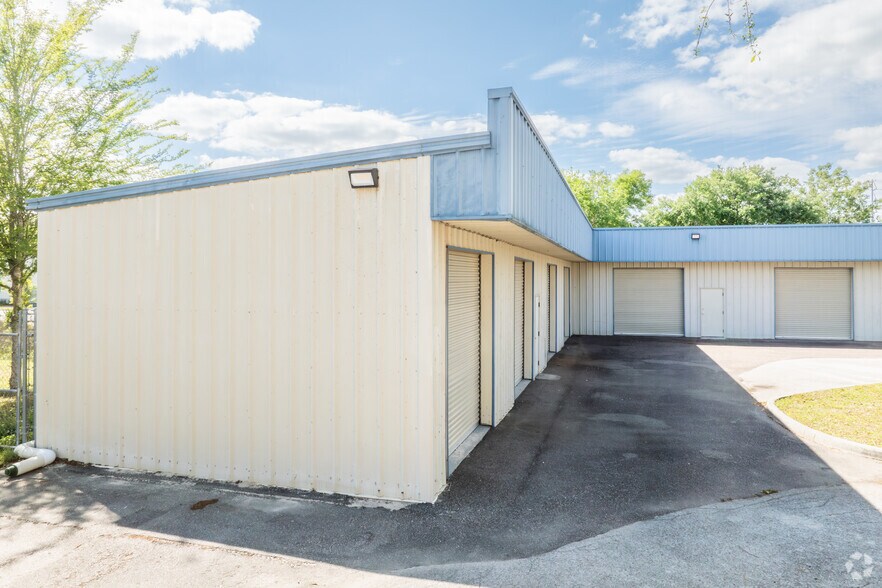 200 NE Commercial Cir, Keystone Heights, FL à vendre - Photo du bâtiment - Image 2 de 6