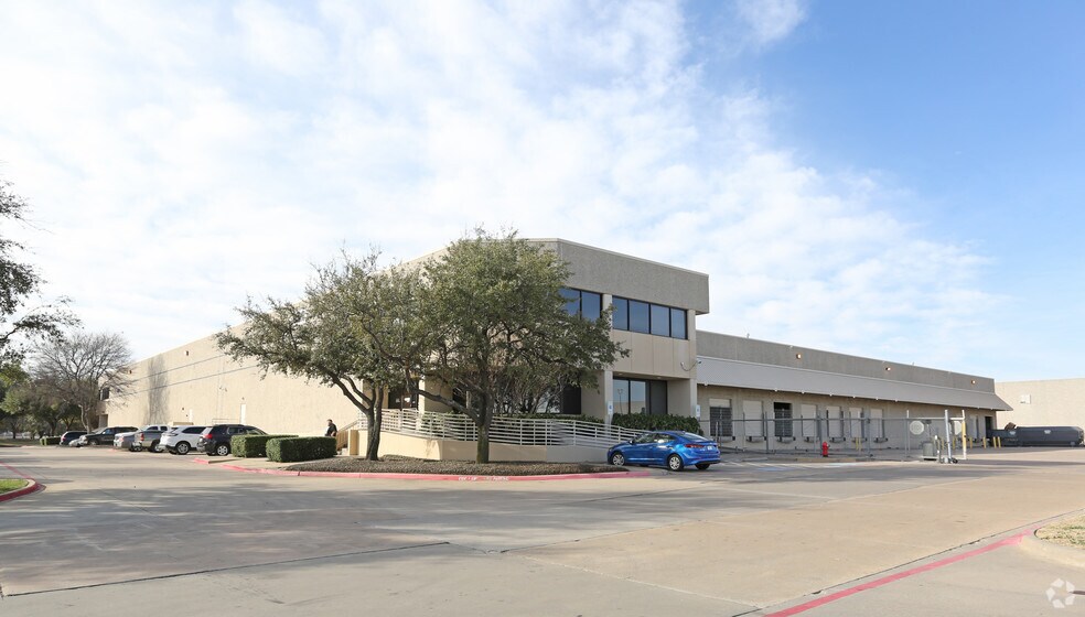 1100 W Royal Ln, Irving, TX à louer - Photo principale - Image 1 de 4
