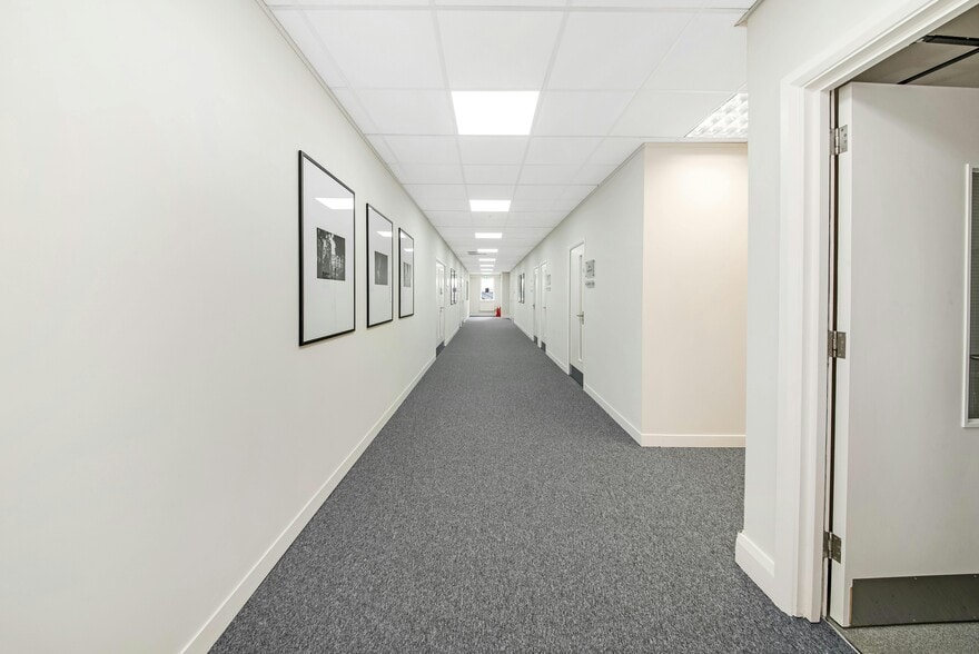Downcast Way, Manchester for lease - Building Photo - Image 3 of 13
