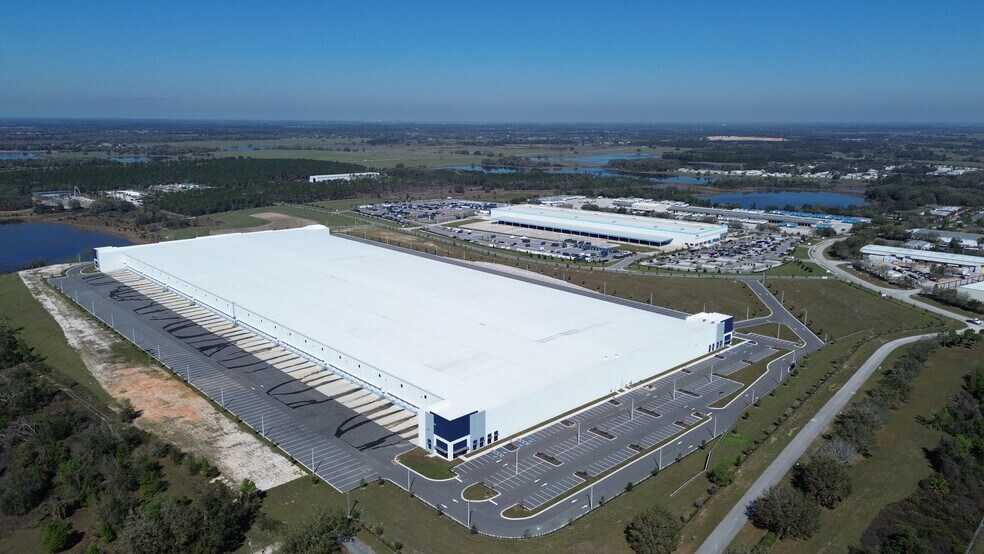 7453 Republic Dr, Groveland, FL à louer - Photo du bâtiment - Image 3 de 7