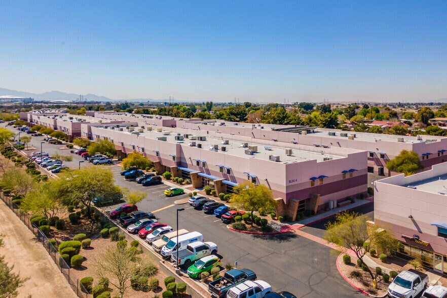 9299 W Olive Ave, Peoria, AZ à louer - Photo du bâtiment - Image 3 de 20