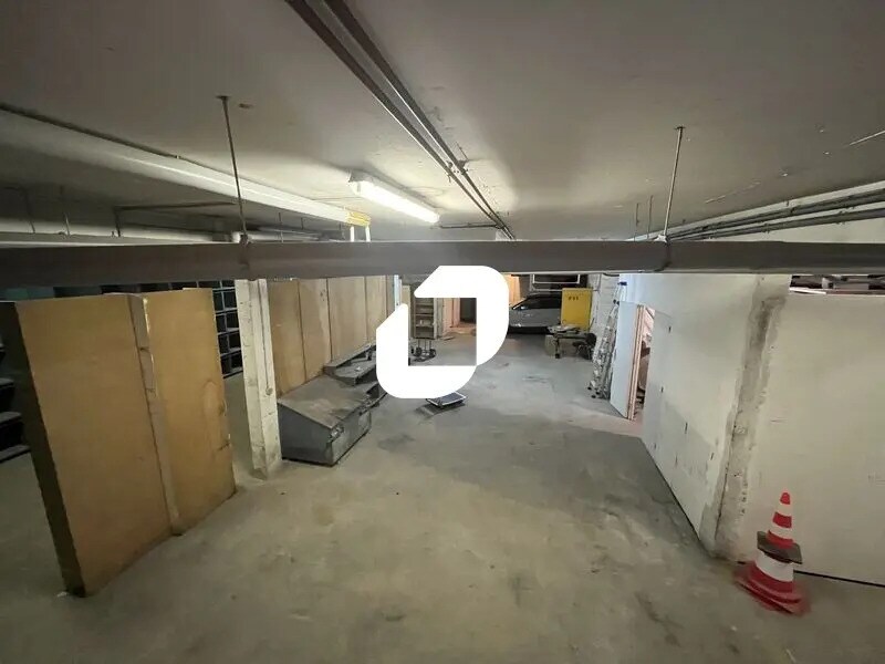 Office in Montrouge for lease Interior Photo- Image 1 of 4