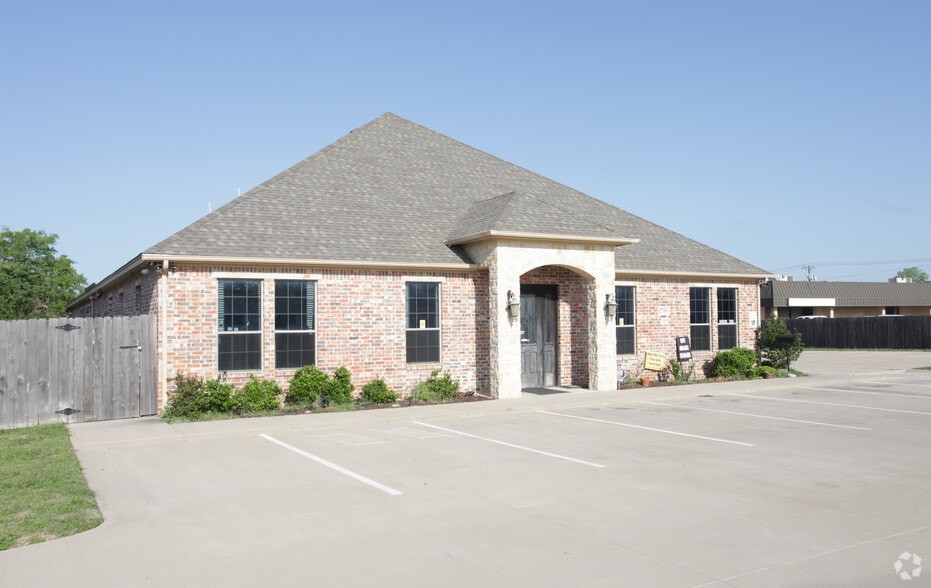 2719 Northridge Dr, Bedford, TX à louer - Photo du bâtiment - Image 2 de 3