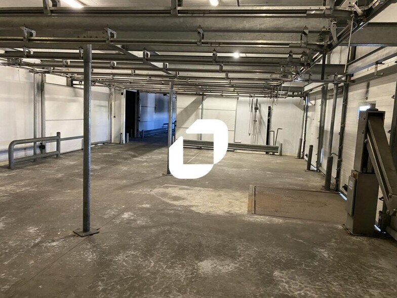 Flex in SAINT-SYMPHORIEN-D'OZON for lease - Interior Photo - Image 2 of 14